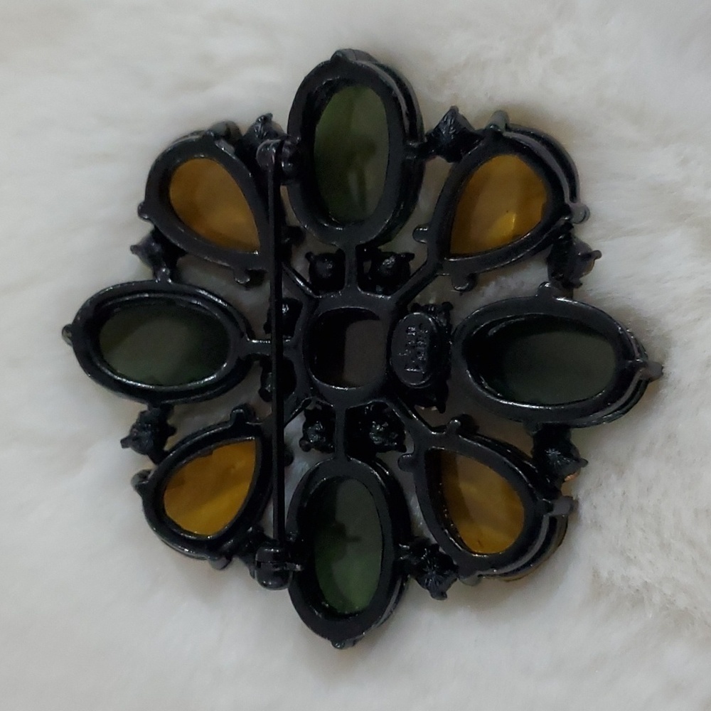 JOAN RIVERS FACETED FLOWER BROOCH GREEN BLACK YELLOW CLASSIC COLLECTION - Picture 3 of 5